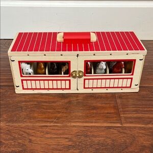 Melissa & Doug Wooden Show Horse Stable with 8 Horses